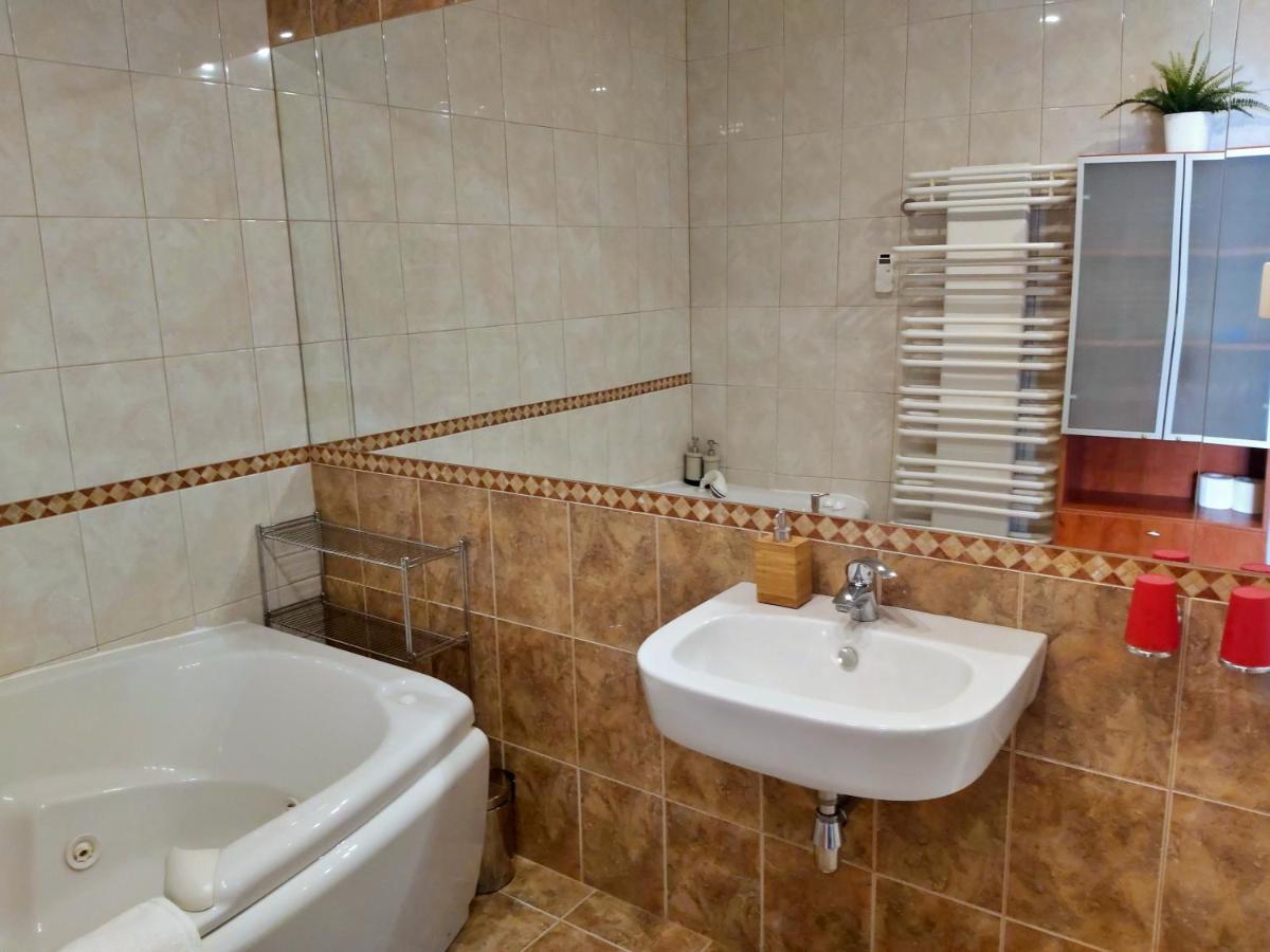 Mitra Zonata Pink Apartment Omiš Екстериор снимка