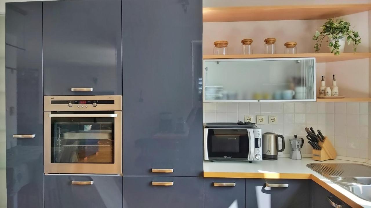 Mitra Zonata Pink Apartment Omiš Екстериор снимка