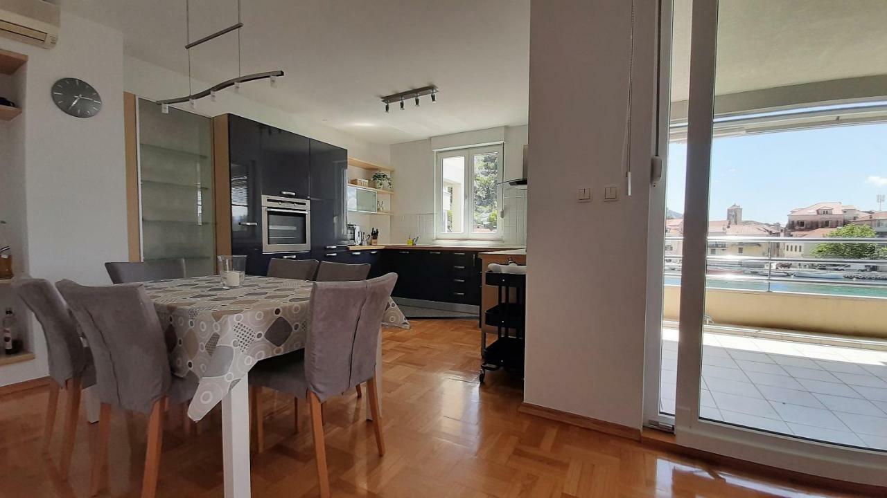 Mitra Zonata Pink Apartment Omiš Екстериор снимка