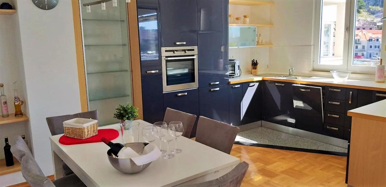 Mitra Zonata Pink Apartment Omiš Екстериор снимка