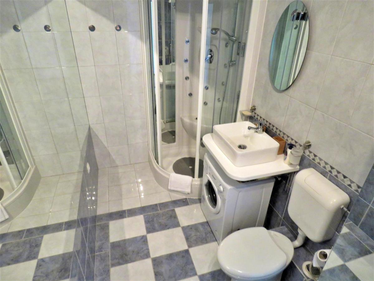 Mitra Zonata Pink Apartment Omiš Екстериор снимка