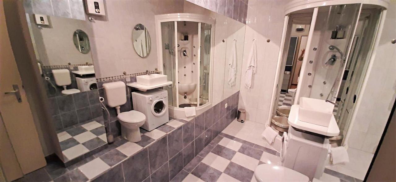Mitra Zonata Pink Apartment Omiš Екстериор снимка