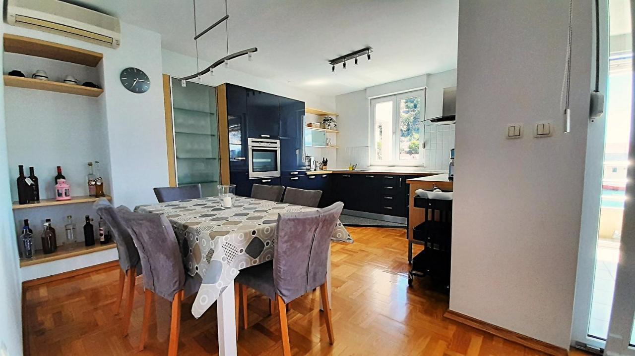 Mitra Zonata Pink Apartment Omiš Екстериор снимка