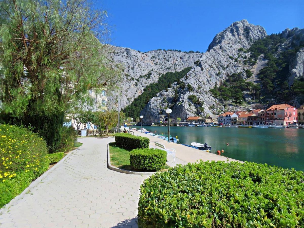 Mitra Zonata Pink Apartment Omiš Екстериор снимка